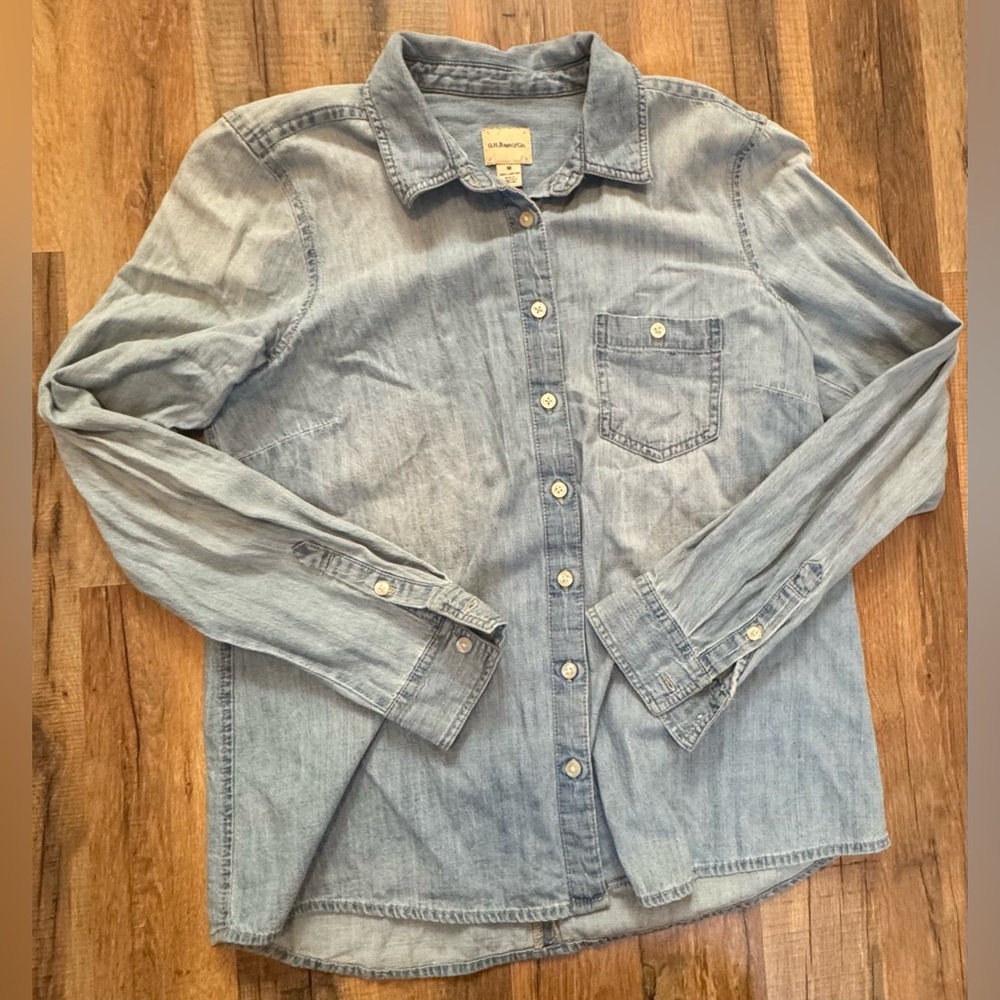 G.H. Bass women’s casual Light Blue Button Down Shirt